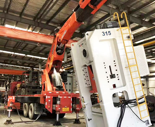 内江附近随车吊出租，轻松解决运输难题