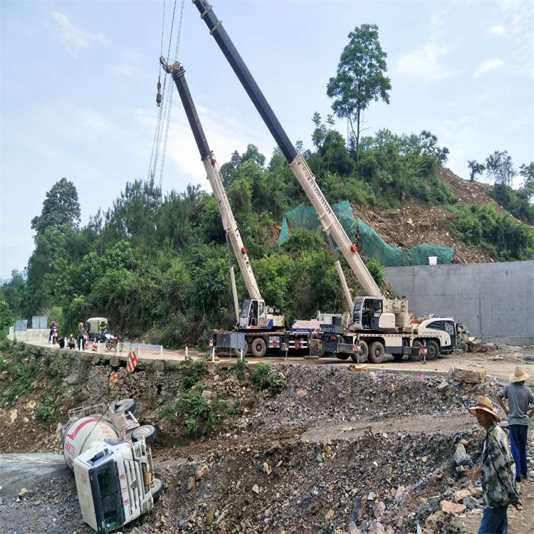 内江汽车掉沟里叫吊车救援要多少钱